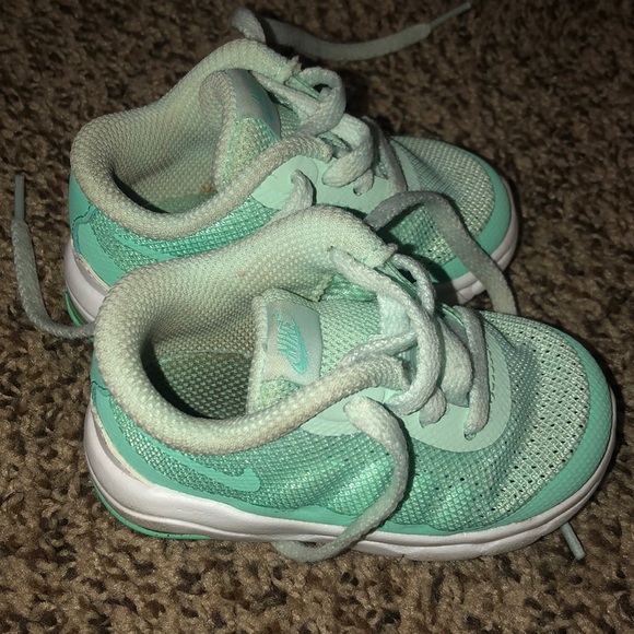 Nike - Picture 3 of 3